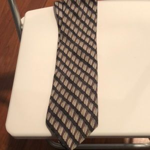VAN HEUSEN MEN’S TIE